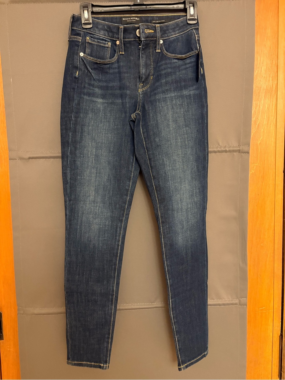 NWT Banana Republic Curvy Mid-Rise Skinny jeans.